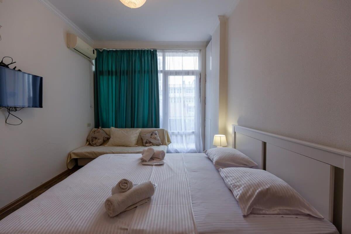 Cozy Studio Apartment In The Heart Of Batum Kültér fotó